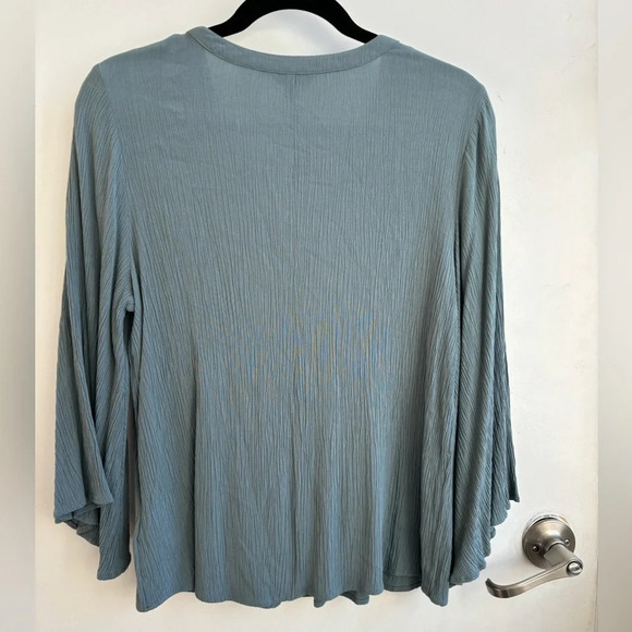 Frye and Co Bell Sleeve Flowy Blouse - Picture 3 of 5